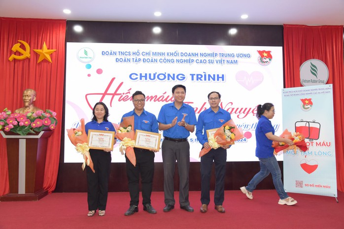 Đoàn Thanh niên VRG tham gia hiến máu tình nguyện- Ảnh 2. Đoàn Thanh niên VRG tham gia hiến máu tình nguyện- Ảnh 2.