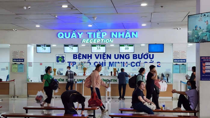 Mỗi ngày có 4.000 - 4.900 người đến khám ung thư tại Bệnh viện Ung bướu TP HCM- Ảnh 2.