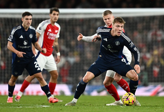 Ruben Amorim thua trận đầu tiên với Man United, Arsenal thăng hoa nhờ phạt góc- Ảnh 1. Ruben Amorim thua trận đầu tiên với Man United, Arsenal thăng hoa nhờ phạt góc- Ảnh 1.