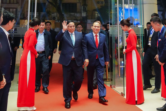Thủ tướng Phạm Minh Chính và Chủ tịch Vingroup Phạm Nhật Vượng dự lễ trao Giải VinFuture 2024 với thông điệp “Bứt phá kiên cường” tối 6-12 Thủ tướng Phạm Minh Chính và Chủ tịch Vingroup Phạm Nhật Vượng dự lễ trao Giải VinFuture 2024 với thông điệp “Bứt phá kiên cường” tối 6-12