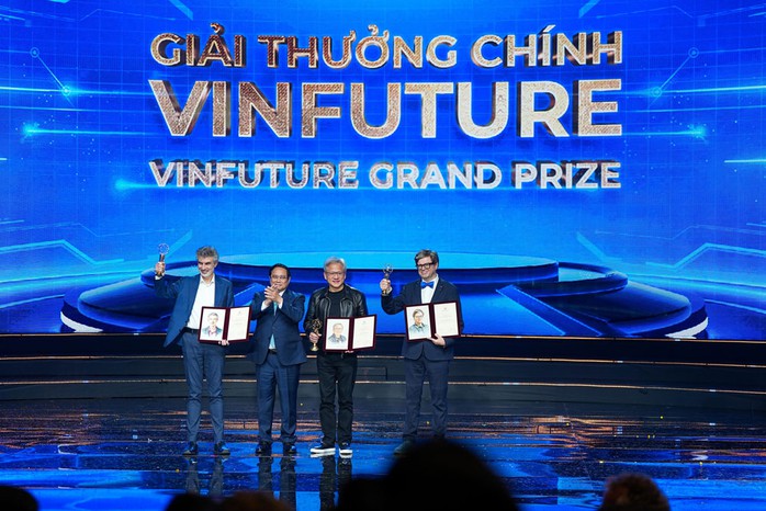 Thủ tướng Chính phủ Phạm Minh Chính trao Giải thưởng chính VinFuture trị giá 3 triệu USD cho các nhà khoa học có đóng góp xuất sắc. Ảnh: THANH TUYỀN Thủ tướng Chính phủ Phạm Minh Chính trao Giải thưởng chính VinFuture trị giá 3 triệu USD cho các nhà khoa học có đóng góp xuất sắc. Ảnh: THANH TUYỀN
