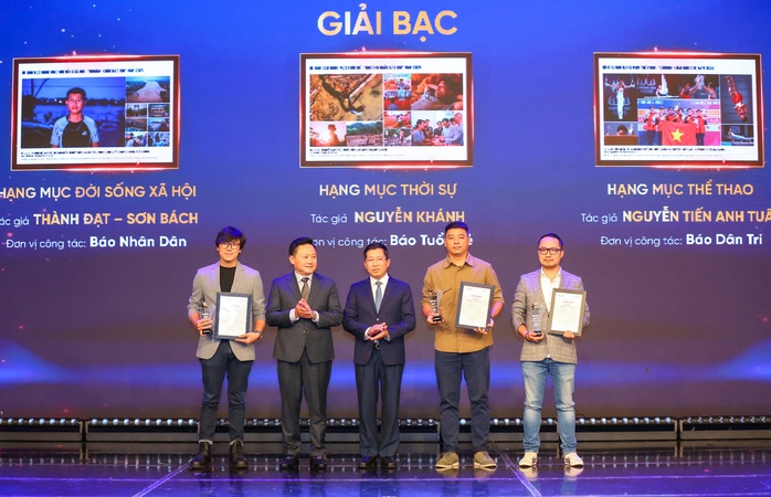 Tôn vinh giá trị của “Khoảnh khắc báo chí" - Ảnh 3. Tôn vinh giá trị của “Khoảnh khắc báo chí" - Ảnh 3.