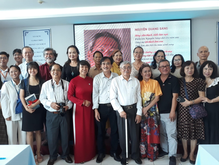 Đầy ắp kỷ niệm về nhà văn Nguyễn Quang Sáng
- Ảnh 6. Đầy ắp kỷ niệm về nhà văn Nguyễn Quang Sáng
- Ảnh 6.