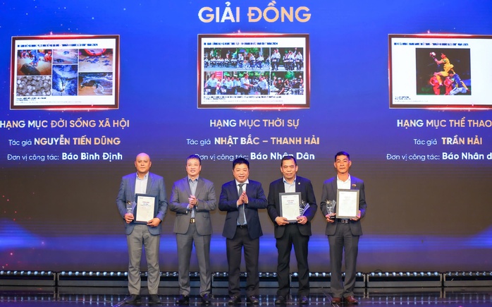 Tôn vinh giá trị của “Khoảnh khắc báo chí" - Ảnh 4. Tôn vinh giá trị của “Khoảnh khắc báo chí" - Ảnh 4.