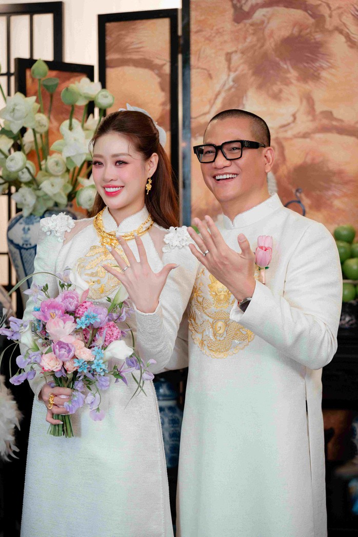 Lễ gia tiên đậm chất truyền thống của Hoa hậu Hoàn vũ Việt Nam Khánh Vân- Ảnh 2. Lễ gia tiên đậm chất truyền thống của Hoa hậu Hoàn vũ Việt Nam Khánh Vân- Ảnh 2.