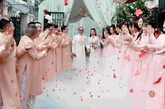 Lễ gia tiên đậm chất truyền thống của Hoa hậu Hoàn vũ Việt Nam Khánh Vân- Ảnh 3. Lễ gia tiên đậm chất truyền thống của Hoa hậu Hoàn vũ Việt Nam Khánh Vân- Ảnh 3.