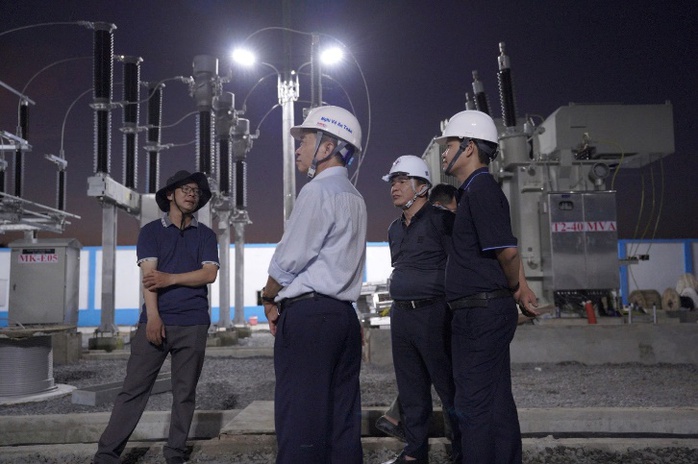 Ng&agrave;nh điện miền Nam xuy&ecirc;n đ&ecirc;m đưa c&aacute;c c&ocirc;ng tr&igrave;nh điện trọng điểm về đ&iacute;ch- Ảnh 7.