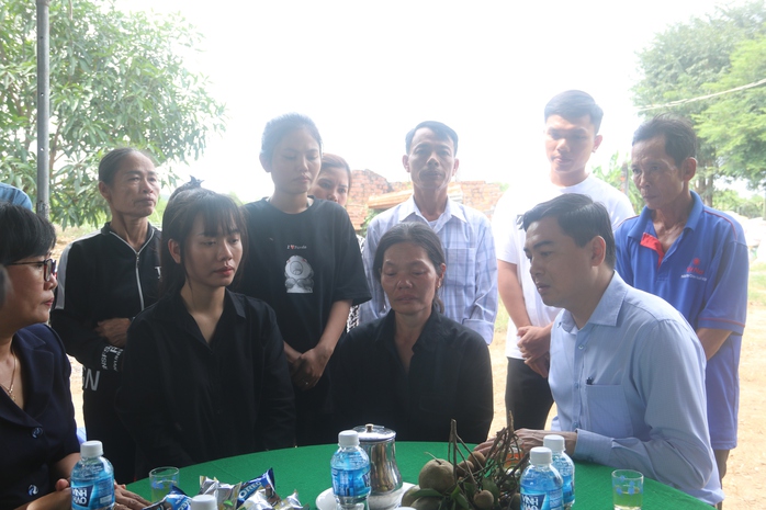 Bình Thuận: Chia buồn với các gia đình chiến sĩ hy sinh trong tai nạn diễn tập- Ảnh 4. Bình Thuận: Chia buồn với các gia đình chiến sĩ hy sinh trong tai nạn diễn tập- Ảnh 4.
