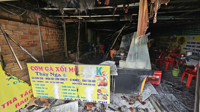 Cháy quán cơm gà ở quận 12, TP HCM- Ảnh 1. Cháy quán cơm gà ở quận 12, TP HCM- Ảnh 1.