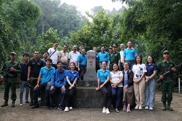 Cuộc thi viết về chủ quyền: Tự hào bên cột mốc biên cương- Ảnh 3. Cuộc thi viết về chủ quyền: Tự hào bên cột mốc biên cương- Ảnh 3.