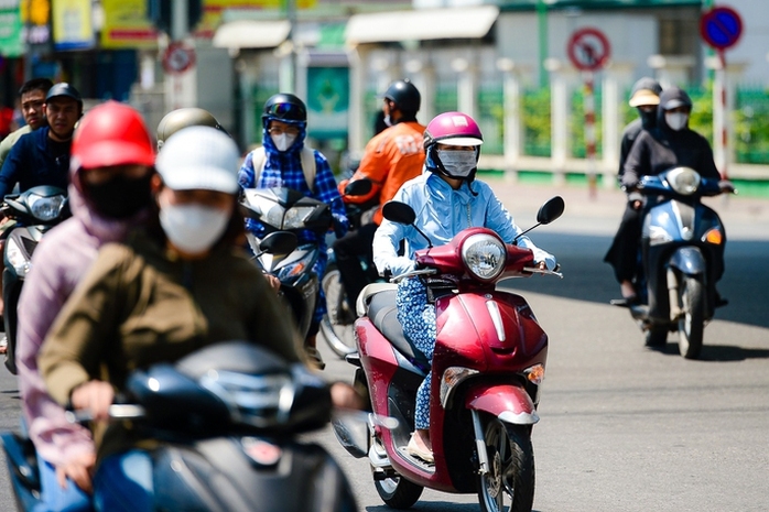 Thời tiết 30-4: Miền Bắc mưa giông, Nam Bộ nắng nóng- Ảnh 1. Thời tiết 30-4: Miền Bắc mưa giông, Nam Bộ nắng nóng- Ảnh 1.