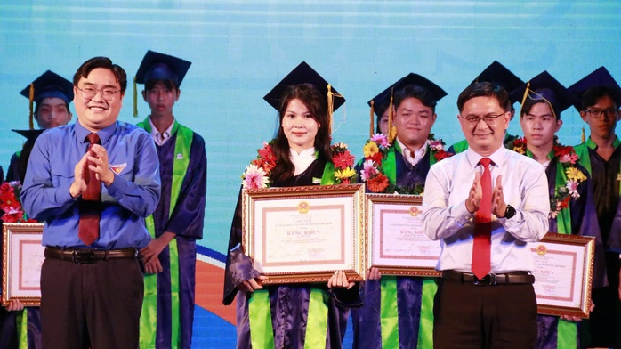 TP HCM: Vinh danh 88 sinh viên thủ khoa năm 2024- Ảnh 1. TP HCM: Vinh danh 88 sinh viên thủ khoa năm 2024- Ảnh 1.