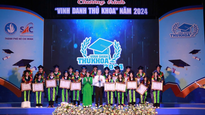 TP HCM: Vinh danh 88 sinh viên thủ khoa năm 2024- Ảnh 3. TP HCM: Vinh danh 88 sinh viên thủ khoa năm 2024- Ảnh 3.