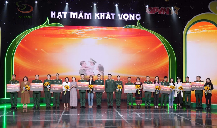 10 gia đình quân nhân hiếm muộn được hỗ trợ IVF miễn phí- Ảnh 3. 10 gia đình quân nhân hiếm muộn được hỗ trợ IVF miễn phí- Ảnh 3.