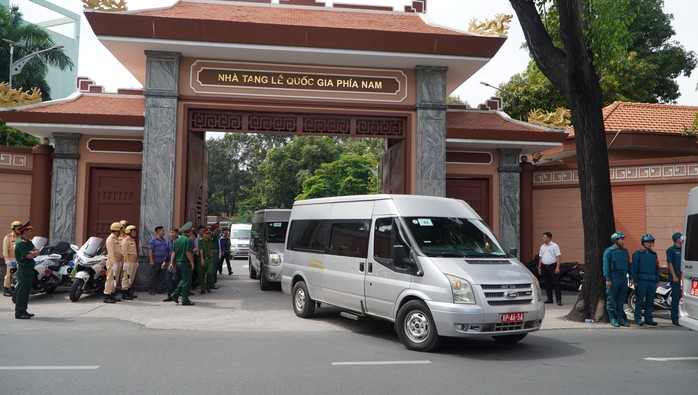 Tiễn đưa 12 liệt sĩ hy sinh trong diễn tập về nơi an nghỉ cuối cùng- Ảnh 13. Tiễn đưa 12 liệt sĩ hy sinh trong diễn tập về nơi an nghỉ cuối cùng- Ảnh 13.
