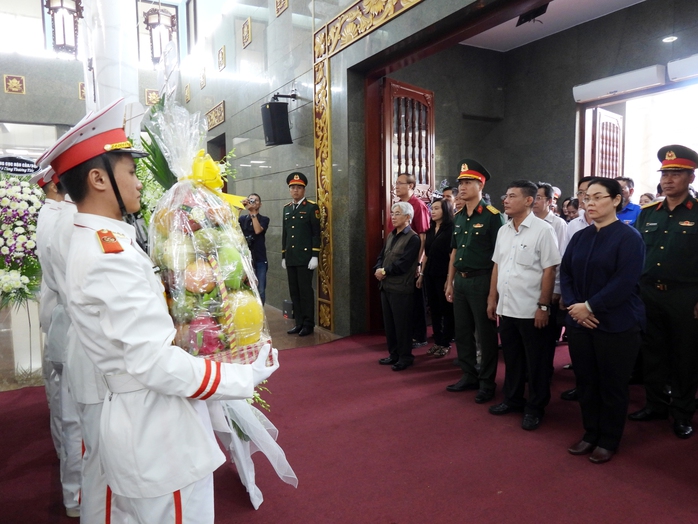 Trường ĐH Cửu Long viếng 12 chiến sĩ hy sinh khi làm nhiệm vụ- Ảnh 1. Trường ĐH Cửu Long viếng 12 chiến sĩ hy sinh khi làm nhiệm vụ- Ảnh 1.