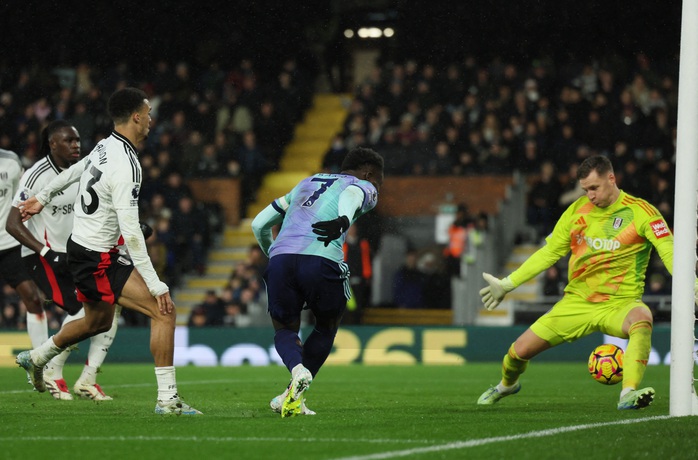 Arsenal bị ngáng chân ở Craven Cottage, lỡ cơ hội áp sát Liverpool - Ảnh 5. Arsenal bị ngáng chân ở Craven Cottage, lỡ cơ hội áp sát Liverpool - Ảnh 5.