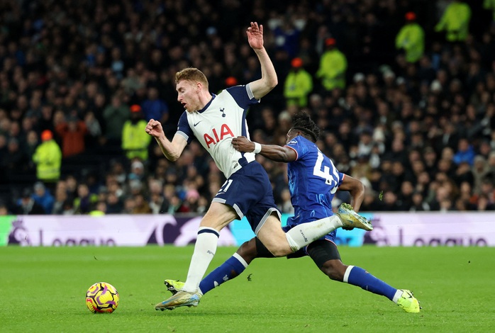 Tottenham "tự hủy diệt" ở trận cầu 7 bàn, Chelsea áp sát ngôi đầu- Ảnh 4.