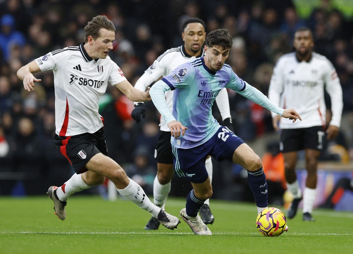 Arsenal bị ngáng chân ở Craven Cottage, lỡ cơ hội áp sát Liverpool - Ảnh 3. Arsenal bị ngáng chân ở Craven Cottage, lỡ cơ hội áp sát Liverpool - Ảnh 3.