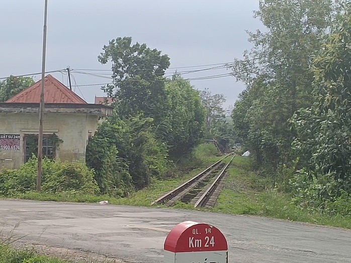 VIDEO: Tuyến đường sắt dài 32 km bỏ hoang suốt 12 năm- Ảnh 8. VIDEO: Tuyến đường sắt dài 32 km bỏ hoang suốt 12 năm- Ảnh 8.