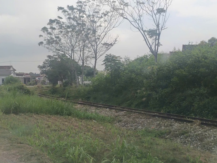 VIDEO: Tuyến đường sắt dài 32 km bỏ hoang suốt 12 năm- Ảnh 2. VIDEO: Tuyến đường sắt dài 32 km bỏ hoang suốt 12 năm- Ảnh 2.