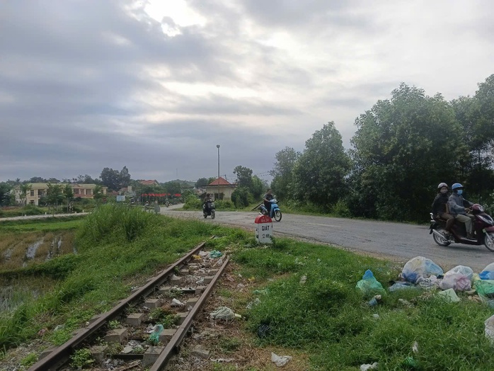 VIDEO: Tuyến đường sắt dài 32 km bỏ hoang suốt 12 năm- Ảnh 6. VIDEO: Tuyến đường sắt dài 32 km bỏ hoang suốt 12 năm- Ảnh 6.