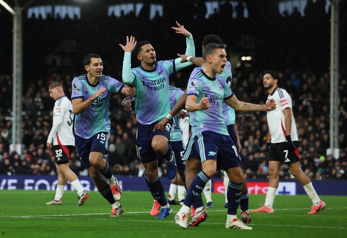 Arsenal bị ngáng chân ở Craven Cottage, lỡ cơ hội áp sát Liverpool - Ảnh 4. Arsenal bị ngáng chân ở Craven Cottage, lỡ cơ hội áp sát Liverpool - Ảnh 4.