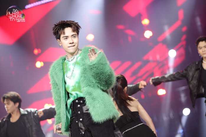 Giải Mai Vàng: Hạng mục "Nam ca sĩ - Rapper" và "Nữ ca sĩ" được yêu thích nhất: Đường đua khốc liệt!- Ảnh 6. Giải Mai Vàng: Hạng mục "Nam ca sĩ - Rapper" và "Nữ ca sĩ" được yêu thích nhất: Đường đua khốc liệt!- Ảnh 6.