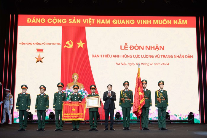 Viện Hàng không Vũ trụ Viettel nhận danh hiệu Anh hùng Lực lượng vũ trang nhân dân- Ảnh 2. Viện Hàng không Vũ trụ Viettel nhận danh hiệu Anh hùng Lực lượng vũ trang nhân dân- Ảnh 2.