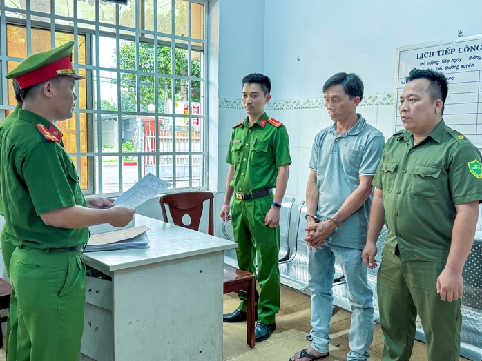 Khởi tố tài xế xe đầu kéo gây tai nạn liên hoàn với 7 xe ô tô trên Quốc lộ 51- Ảnh 1. Khởi tố tài xế xe đầu kéo gây tai nạn liên hoàn với 7 xe ô tô trên Quốc lộ 51- Ảnh 1.