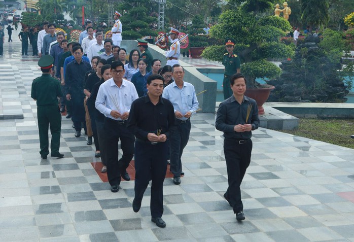 Bình Thuận an táng liệt sĩ hy sinh trong thực hiện nhiệm vụ diễn tập- Ảnh 4. Bình Thuận an táng liệt sĩ hy sinh trong thực hiện nhiệm vụ diễn tập- Ảnh 4.