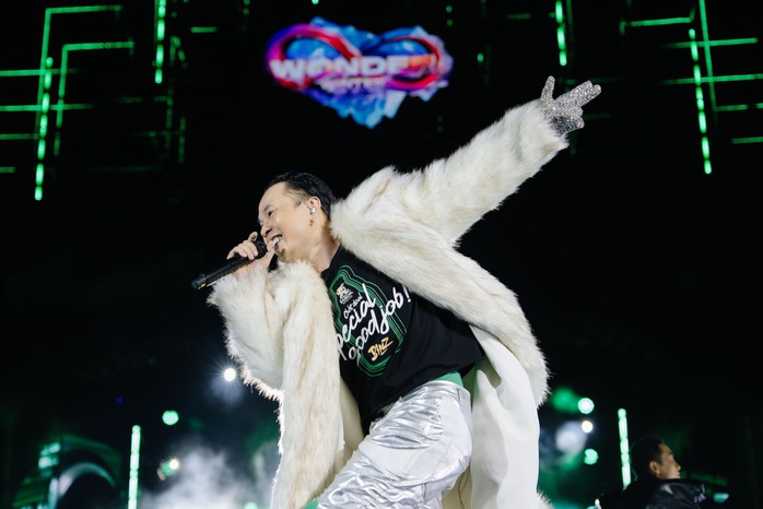 8WONDER Winter như ông già Noel còn Imagine Dragons là món quà Giáng sinh giá trị- Ảnh 11. 8WONDER Winter như ông già Noel còn Imagine Dragons là món quà Giáng sinh giá trị- Ảnh 11.