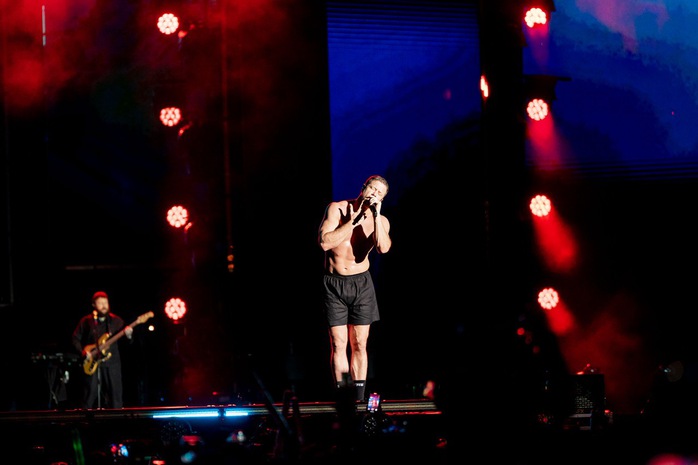 8WONDER Winter như ông già Noel còn Imagine Dragons là món quà Giáng sinh giá trị- Ảnh 3. 8WONDER Winter như ông già Noel còn Imagine Dragons là món quà Giáng sinh giá trị- Ảnh 3.