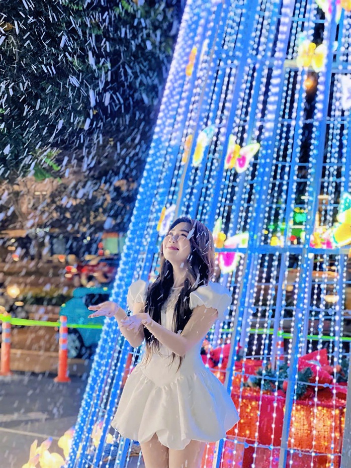 Nhộn nhịp check in “Con đường ánh sáng” tại Gigamall - Ảnh 4. Nhộn nhịp check in “Con đường ánh sáng” tại Gigamall - Ảnh 4.