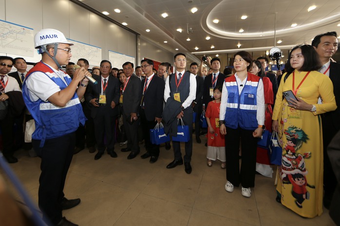 Kiều bào xúc động khi ngắm TP HCM từ tuyến metro số 1- Ảnh 1. Kiều bào xúc động khi ngắm TP HCM từ tuyến metro số 1- Ảnh 1.