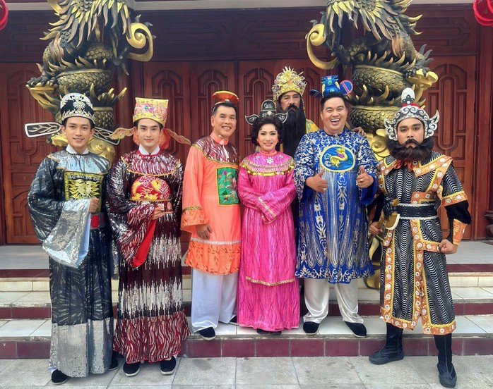 Quán quân Phan Thanh Khanh bất ngờ hóa thân Thiên Lôi trong "Táo quân"- Ảnh 4. Quán quân Phan Thanh Khanh bất ngờ hóa thân Thiên Lôi trong "Táo quân"- Ảnh 4.