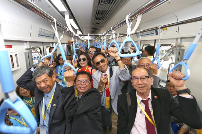 Kiều bào xúc động khi ngắm TP HCM từ tuyến metro số 1- Ảnh 2. Kiều bào xúc động khi ngắm TP HCM từ tuyến metro số 1- Ảnh 2.