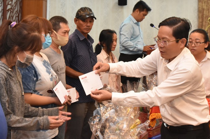 Mang Tết đến với đồng bào dân tộc thiểu số có hoàn cảnh khó khăn của TP HCM- Ảnh 11. Mang Tết đến với đồng bào dân tộc thiểu số có hoàn cảnh khó khăn của TP HCM- Ảnh 11.