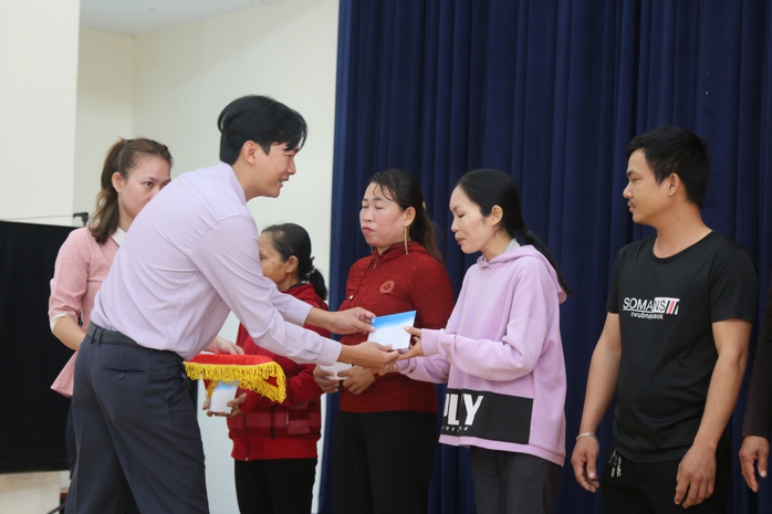 Tổng Công ty Khánh Việt hỗ trợ người có hoàn cảnh khó khăn- Ảnh 4. Tổng Công ty Khánh Việt hỗ trợ người có hoàn cảnh khó khăn- Ảnh 4.