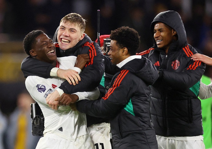 Rượt đuổi nghẹt thở, Man United hạ chủ nhà Wolverhampton phút 90+7- Ảnh 2. Rượt đuổi nghẹt thở, Man United hạ chủ nhà Wolverhampton phút 90+7- Ảnh 2.