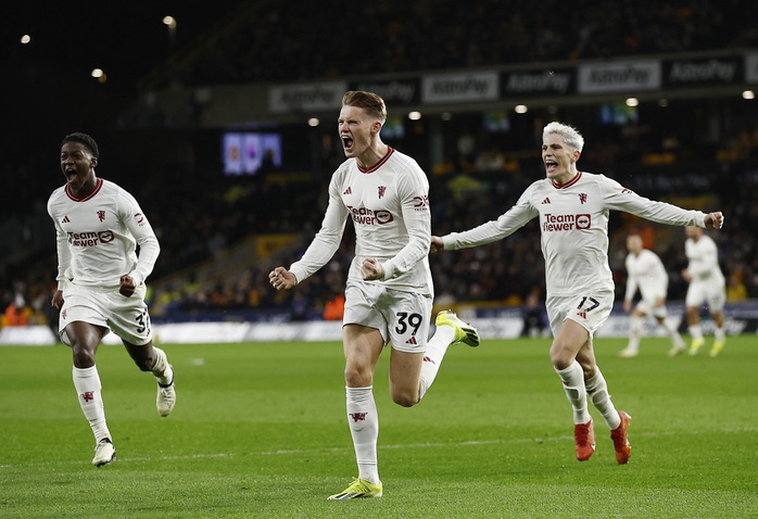 Rượt đuổi nghẹt thở, Man United hạ chủ nhà Wolverhampton phút 90+7- Ảnh 5. Rượt đuổi nghẹt thở, Man United hạ chủ nhà Wolverhampton phút 90+7- Ảnh 5.