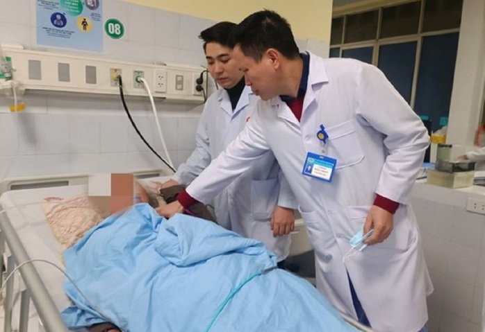 Đốt than sưởi ấm, chồng tử vong, vợ nguy kịch- Ảnh 1.