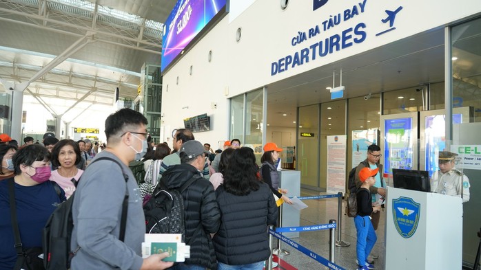 Nhiều chuyến bay rỗng đến TP HCM dịp Tết- Ảnh 1. Nhiều chuyến bay rỗng đến TP HCM dịp Tết- Ảnh 1.