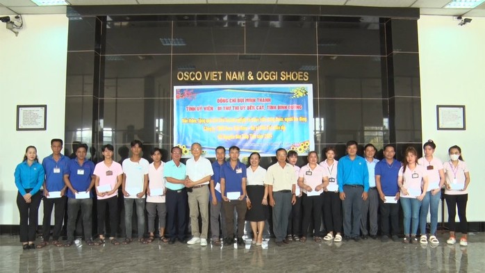 Tặng quà, kêu gọi chủ nhà trọ giảm tiền phòng cho công nhân- Ảnh 1. Tặng quà, kêu gọi chủ nhà trọ giảm tiền phòng cho công nhân- Ảnh 1.