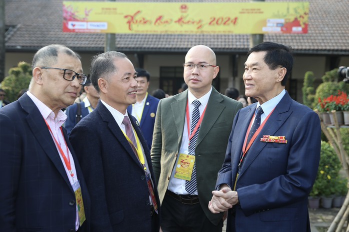 Đoàn đại biểu kiều bào dâng hương, dâng hoa các Vua Hùng- Ảnh 1. Đoàn đại biểu kiều bào dâng hương, dâng hoa các Vua Hùng- Ảnh 1.