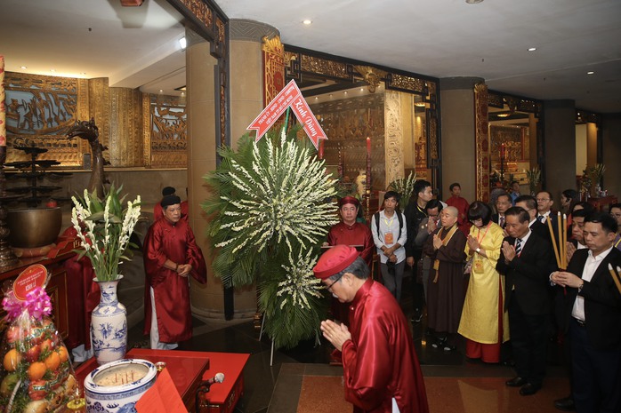 Đoàn đại biểu kiều bào dâng hương, dâng hoa các Vua Hùng- Ảnh 11. Đoàn đại biểu kiều bào dâng hương, dâng hoa các Vua Hùng- Ảnh 11.