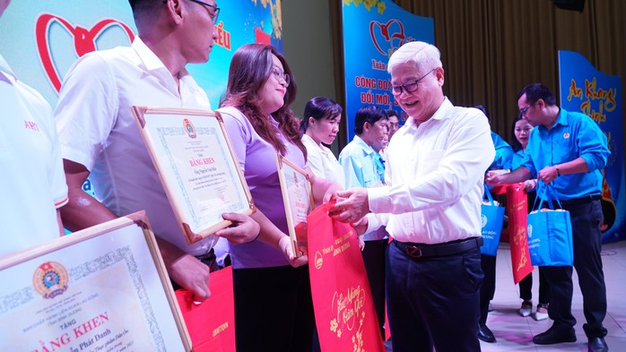 Ngày ấm áp tại Bình Dương- Ảnh 1. Ngày ấm áp tại Bình Dương- Ảnh 1.