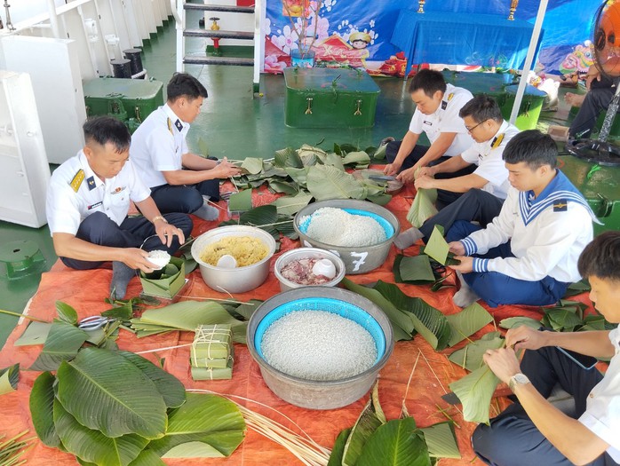 "Xuân sum vầy - Tết sẻ chia": Đón Tết nơi đầu sóng, ngọn gió- Ảnh 2. "Xuân sum vầy - Tết sẻ chia": Đón Tết nơi đầu sóng, ngọn gió- Ảnh 2.