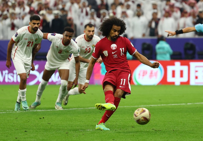 Asian Cup 2023: Qatar ghi 3 bàn 11 m để bảo vệ chức vô địch- Ảnh 1. Asian Cup 2023: Qatar ghi 3 bàn 11 m để bảo vệ chức vô địch- Ảnh 1.