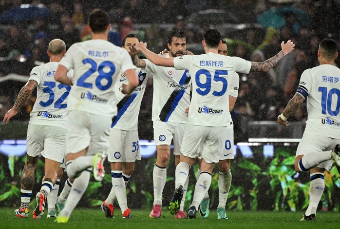 Thắng ngược dòng AS Roma, Inter Milan xây chắc ngôi đầu Seria A- Ảnh 1. Thắng ngược dòng AS Roma, Inter Milan xây chắc ngôi đầu Seria A- Ảnh 1.